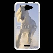 Coque HTC Desire 516 Cheval blanc dans la neige