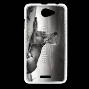 Coque HTC Desire 516 Lionne sur une dune