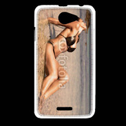 Coque HTC Desire 516 Femme brune en bikini à la plage