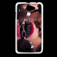 Coque HTC Desire 516 Dominatrice sexy avec menottes 