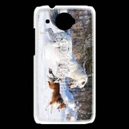 Coque HTC Desire 601 Cheval et chien dans la neige