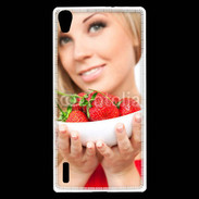 Coque Huawei Ascend P7 Femme blonde et glamour avec corbeille de fraises
