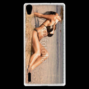 Coque Huawei Ascend P7 Femme brune en bikini à la plage