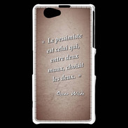 Coque Sony Xperia Z1 Compact Pessimiste Rouge Citation Oscar Wilde