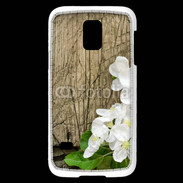 Coque Samsung Galaxy S5 Mini Fleurs sur fond en bois