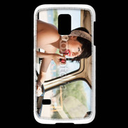 Coque Samsung Galaxy S5 Mini Femme glamour qui se met du rouge à lèvre