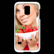 Coque Samsung Galaxy S5 Mini Femme blonde et glamour avec corbeille de fraises