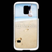 Coque Samsung Galaxy S5 Mini Femme sautant face à la mer