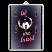 Porte clés In anonymous We trust Rouge ZG