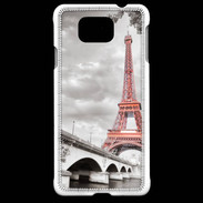 Coque Samsung Galaxy Alpha Tour Eiffel rouge sur fond en noir et blanc