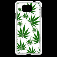 Coque Samsung Galaxy Alpha Feuille de cannabis sur fond blanc
