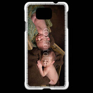 Coque Samsung Galaxy Alpha Jumeaux dormant dans des caisses