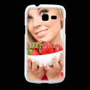 Coque Samsung Galaxy Fresh Femme blonde et glamour avec corbeille de fraises
