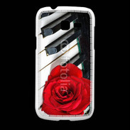 Coque Samsung Galaxy Fresh Rose sur un piano