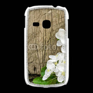 Coque Samsung Galaxy Young Fleurs sur fond en bois