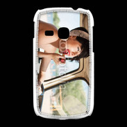 Coque Samsung Galaxy Young Femme glamour qui se met du rouge à lèvre