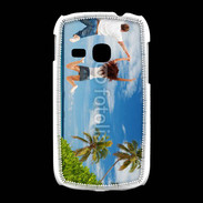 Coque Samsung Galaxy Young Couple sautant devant la mer