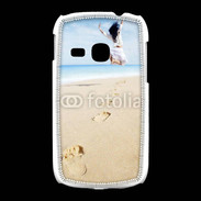 Coque Samsung Galaxy Young Femme sautant face à la mer
