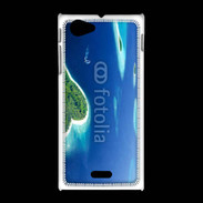 Coque Sony Xpéria J île en former de cœur au milieu de la mer