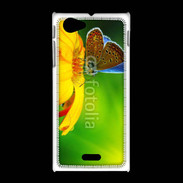 Coque Sony Xpéria J Papillon posé sur une fleur