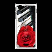 Coque Sony Xpéria J Rose sur un piano