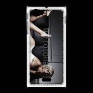 Coque Sony Xpéria J Femme sexy canapé