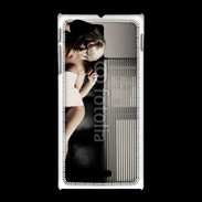 Coque Sony Xpéria J femme sexy canapé 2