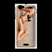 Coque Sony Xpéria J Femme brune en bikini à la plage