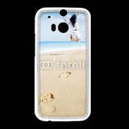 Coque HTC One M8 Femme sautant face à la mer