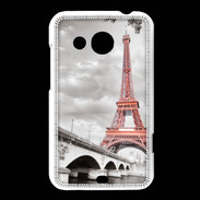 Coque HTC Desire 200 Tour Eiffel rouge sur fond en noir et blanc