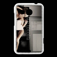 Coque HTC Desire 200 femme sexy canapé 2