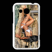 Coque HTC Desire 200 Femme brune sexy au bord de l'eau