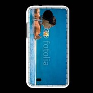 Coque HTC Desire 300 Femme sirotant un cocktail face à la mer