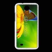 Coque HTC Desire 300 Papillon posé sur une fleur
