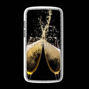 Coque HTC Desire 500 Coupes de champagne sur fond noir