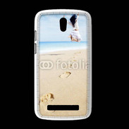 Coque HTC Desire 500 Femme sautant face à la mer