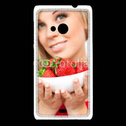 Coque Nokia Lumia 535 Femme blonde et glamour avec corbeille de fraises