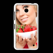 Coque Nokia Lumia 635 Femme blonde et glamour avec corbeille de fraises
