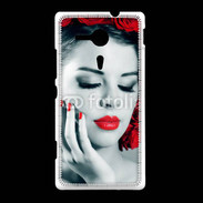 Coque Sony Xpéria SP Vernis rouge et roses esthétisme