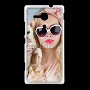 Coque Sony Xpéria SP Femme glamour avec chihuahua