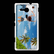 Coque Sony Xpéria SP Couple sautant devant la mer