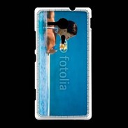Coque Sony Xpéria SP Femme sirotant un cocktail face à la mer