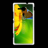 Coque Sony Xpéria SP Papillon posé sur une fleur