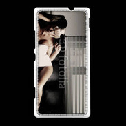 Coque Sony Xpéria SP femme sexy canapé 2