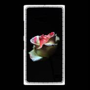 Coque Nokia Lumia 735 Belle rose sur fond noir PR