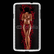 Coque LG L60 Femme nue pétales de rose glamour