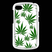 Coque Blackberry Q10 Feuille de cannabis sur fond blanc