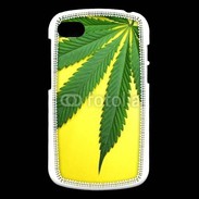 Coque Blackberry Q10 Feuille de cannabis sur fond jaune