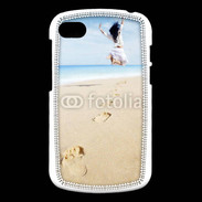 Coque Blackberry Q10 Femme sautant face à la mer