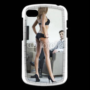 Coque Blackberry Q10 Femme debout en lingerie sexy devant homme 